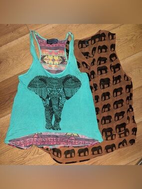 Turquoise Elephant Graphic Tank Top & Brown Elephant Blouse Bundle